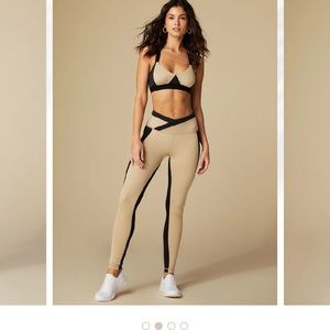 Shop tan lines workout outfit!